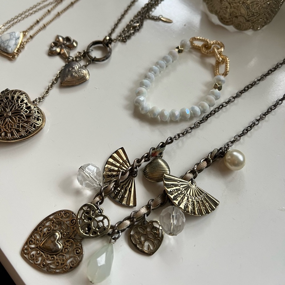 5 pieces of jewelry